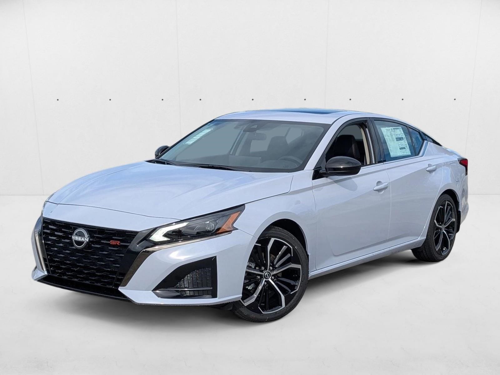 2025 Nissan Altima SR's photo