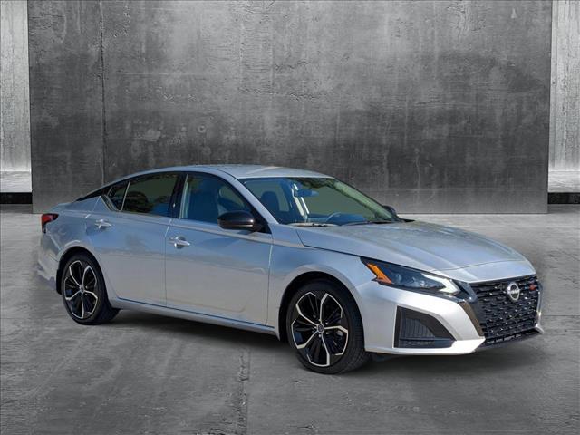 2023 Nissan Altima 2.5 SR photo 3