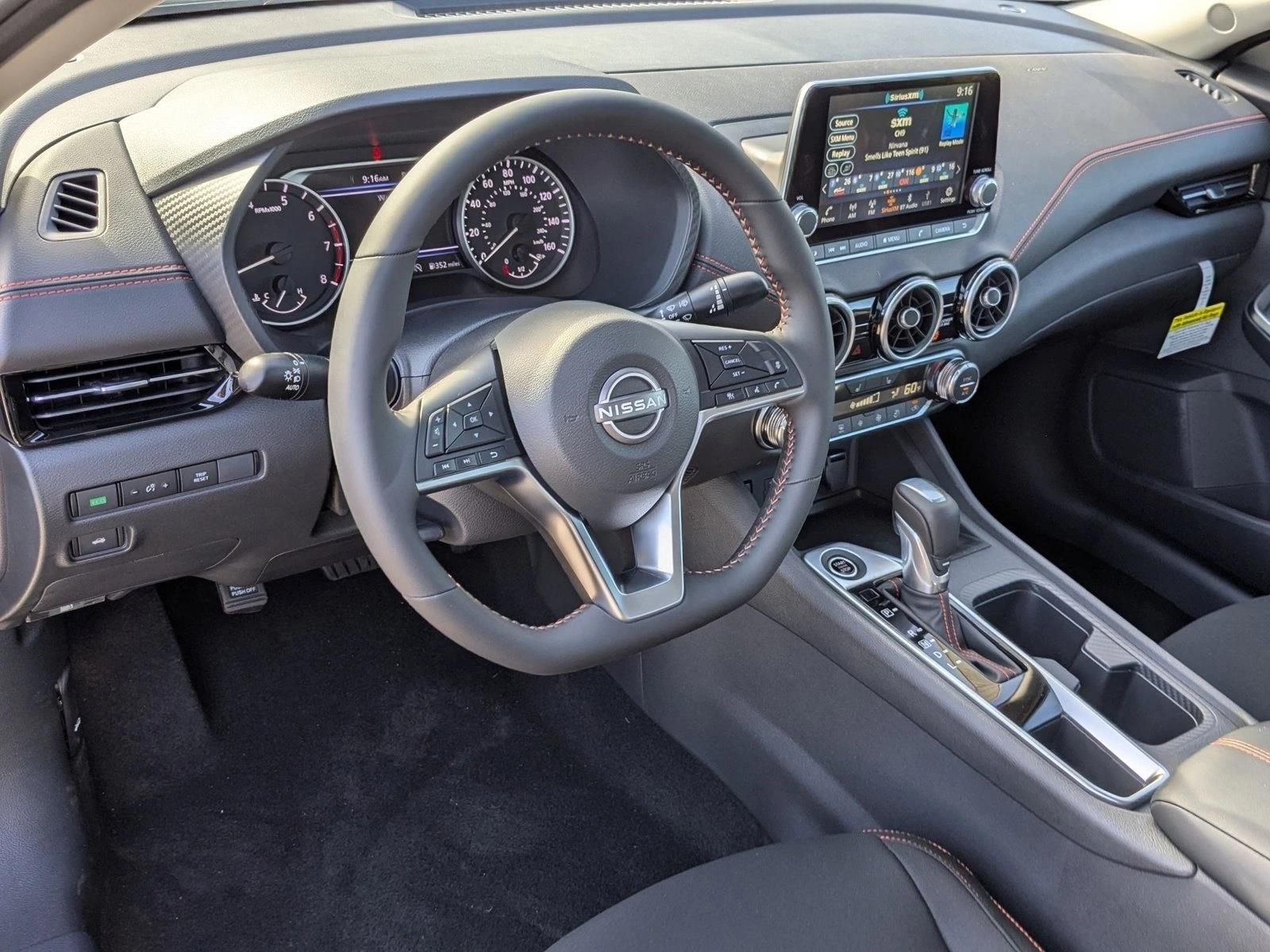 2025 Nissan Sentra SR photo 3