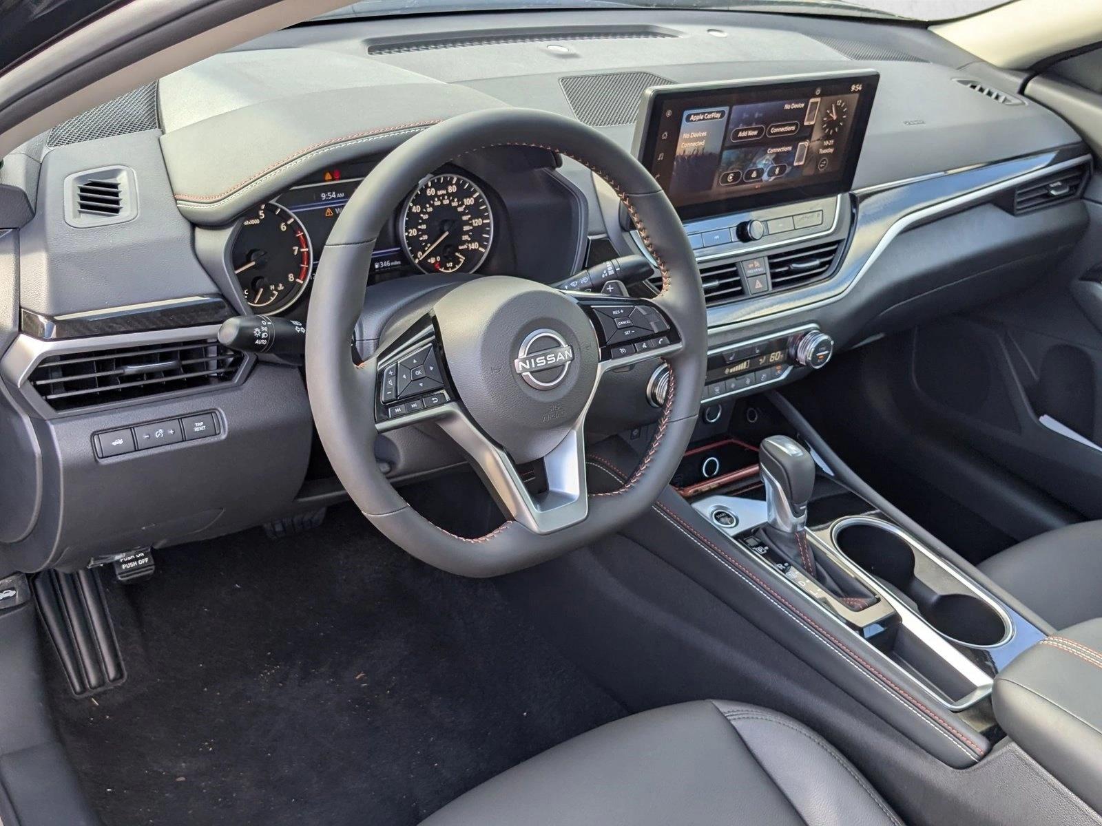 2025 Nissan Altima SR photo 3