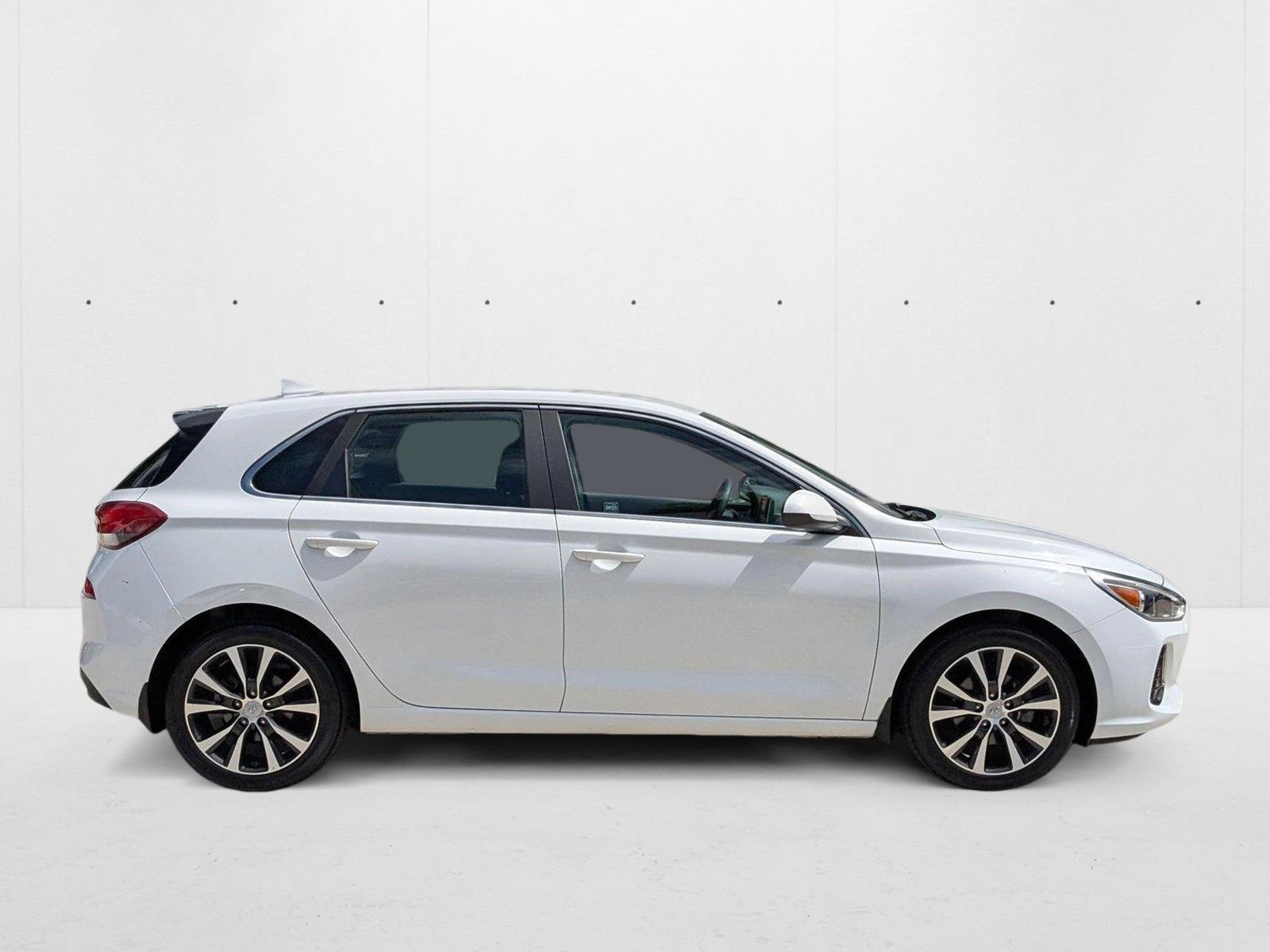 2020 Hyundai Elantra GT photo 2