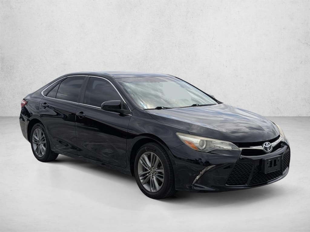 Used 2015 Toyota Camry SE Sedan