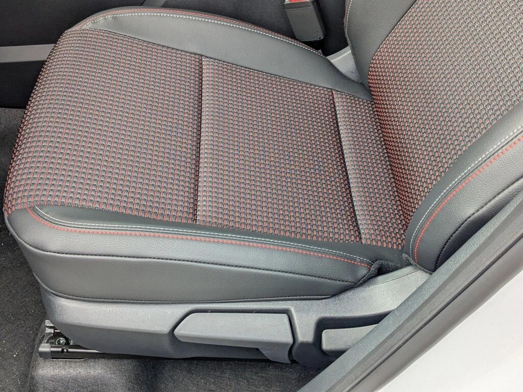 New 2026 Nissan Kicks SR SUV