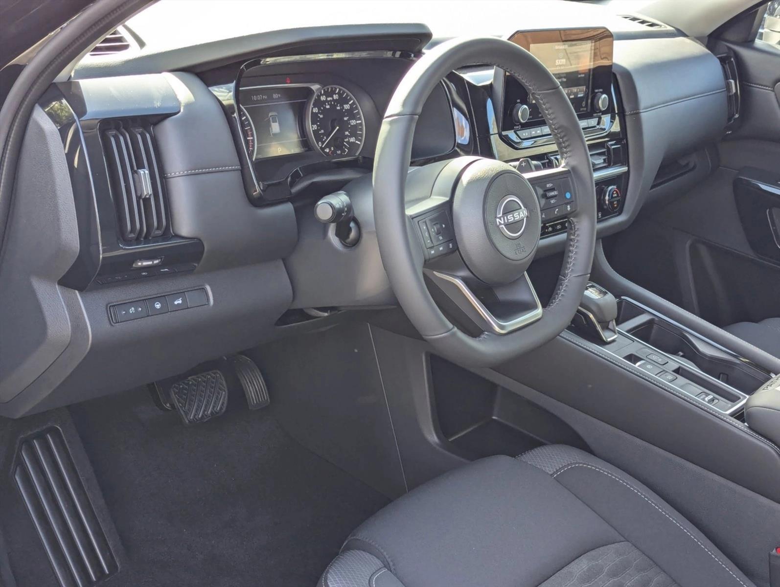 2025 Nissan Pathfinder SV photo 3