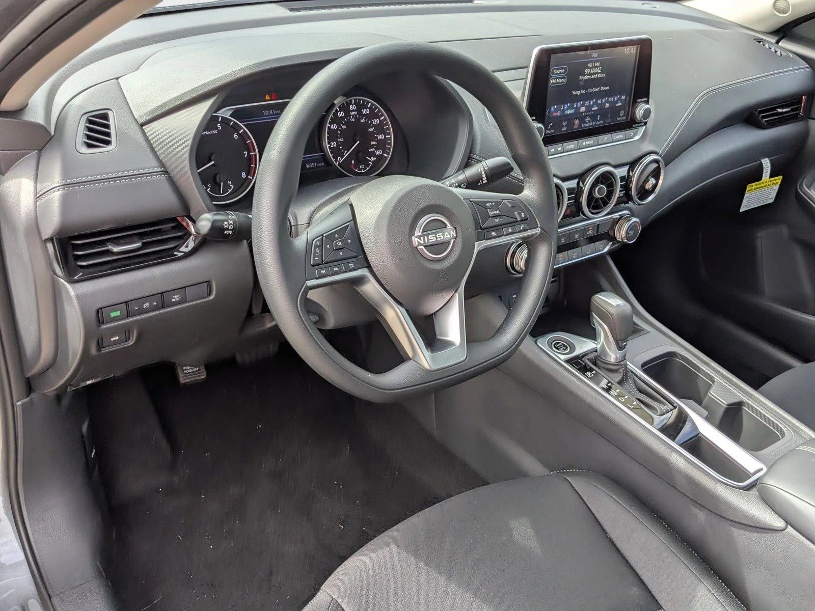 2025 Nissan Sentra SV photo 3