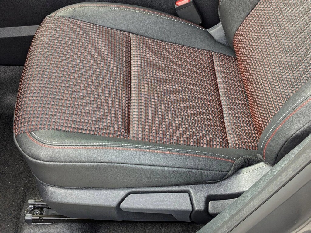 New 2026 Nissan Kicks SR SUV