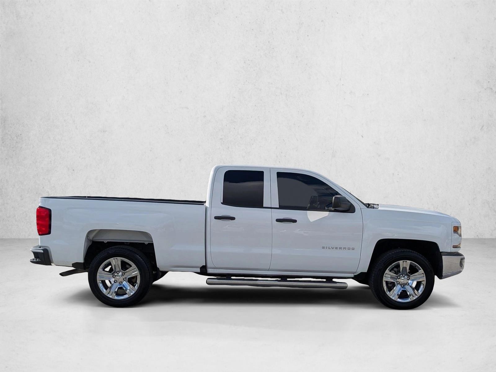 2019 Chevrolet Silverado 1500 Custom photo 3