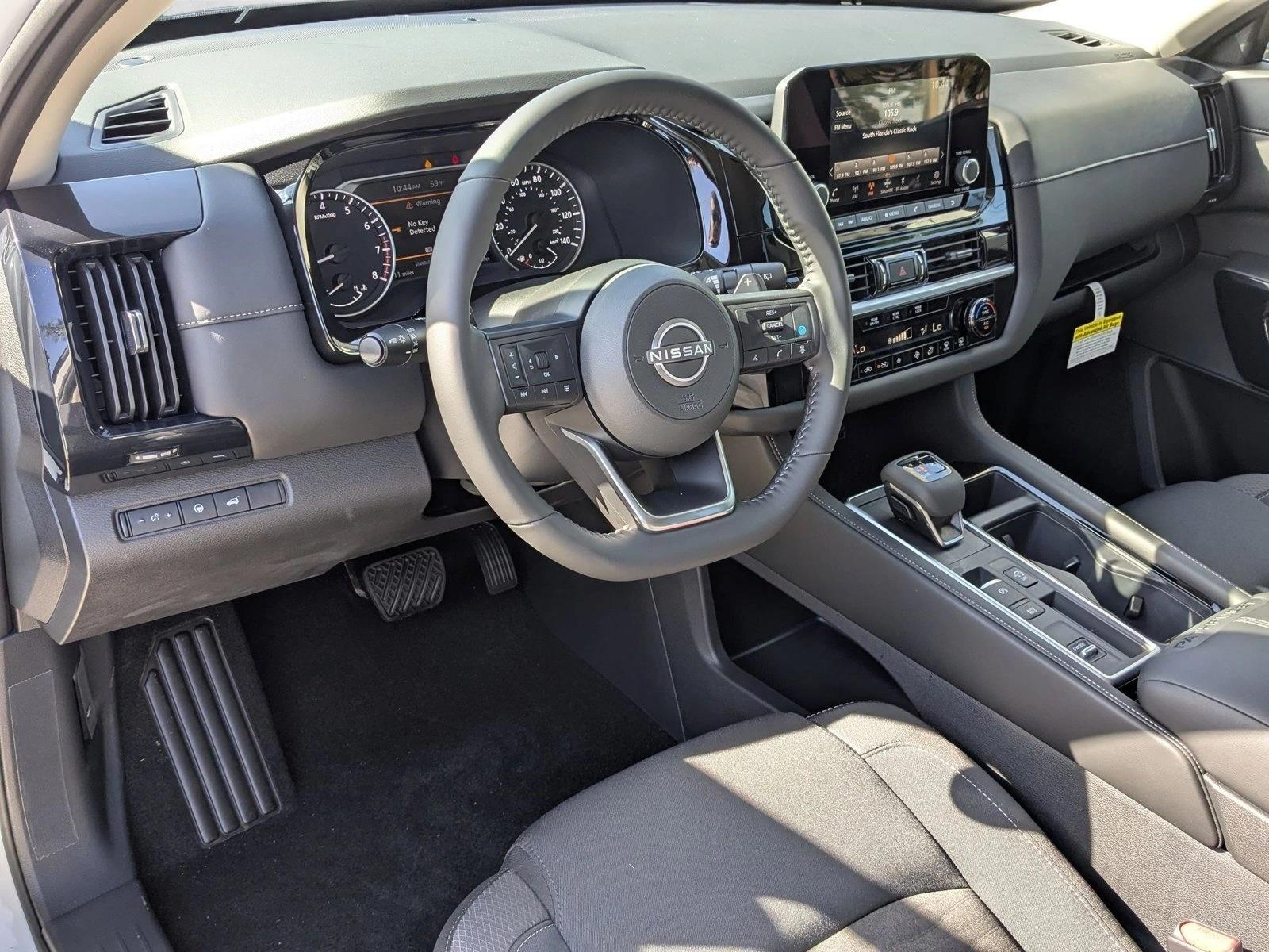 2025 Nissan Pathfinder SV photo 3