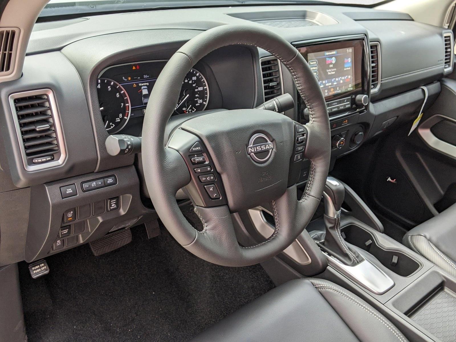 2024 Nissan Frontier SL photo 3