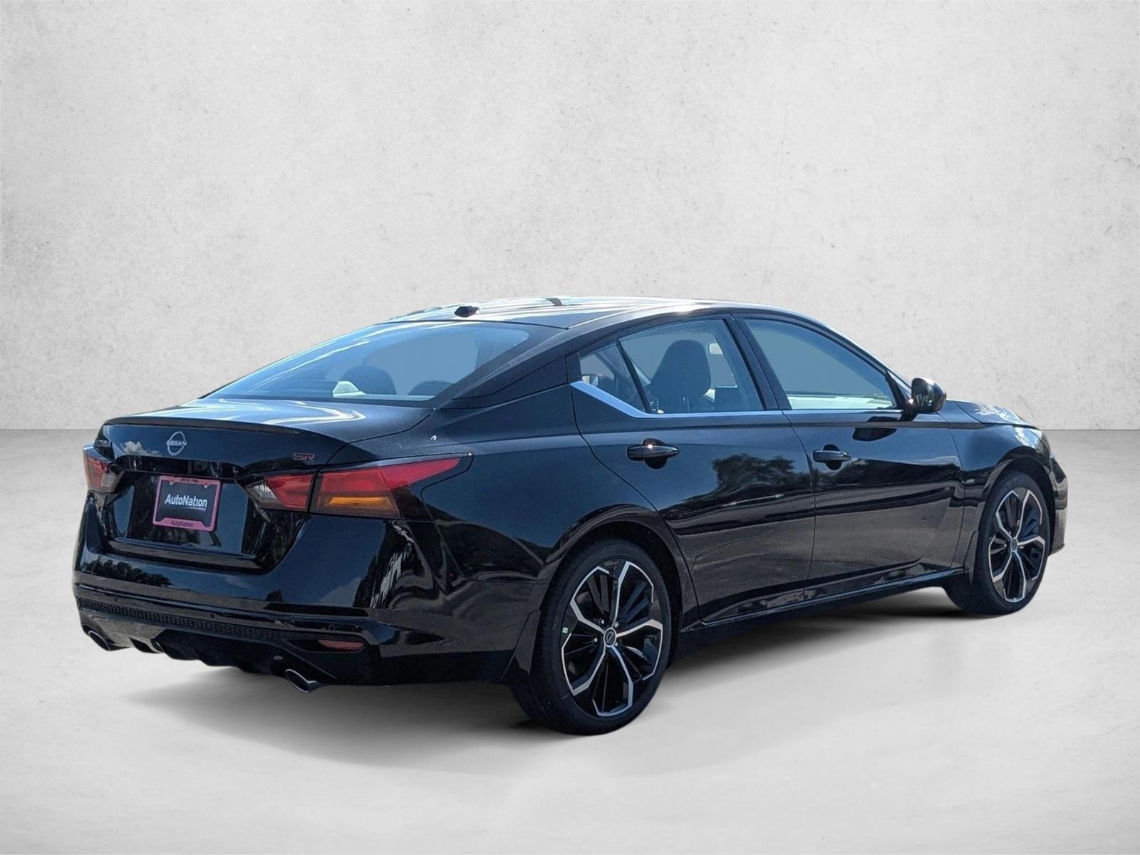 2025 Nissan Altima SR photo 2