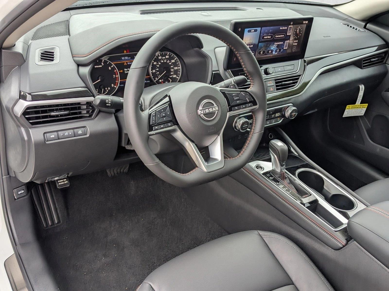 2025 Nissan Altima SR photo 2