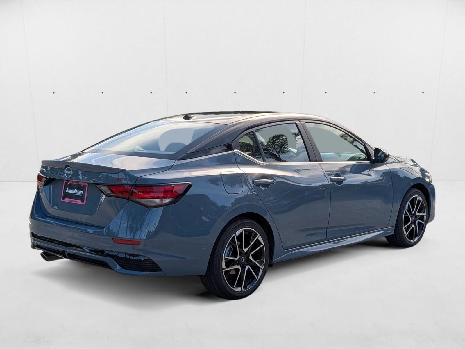 2025 Nissan Sentra SR photo 2