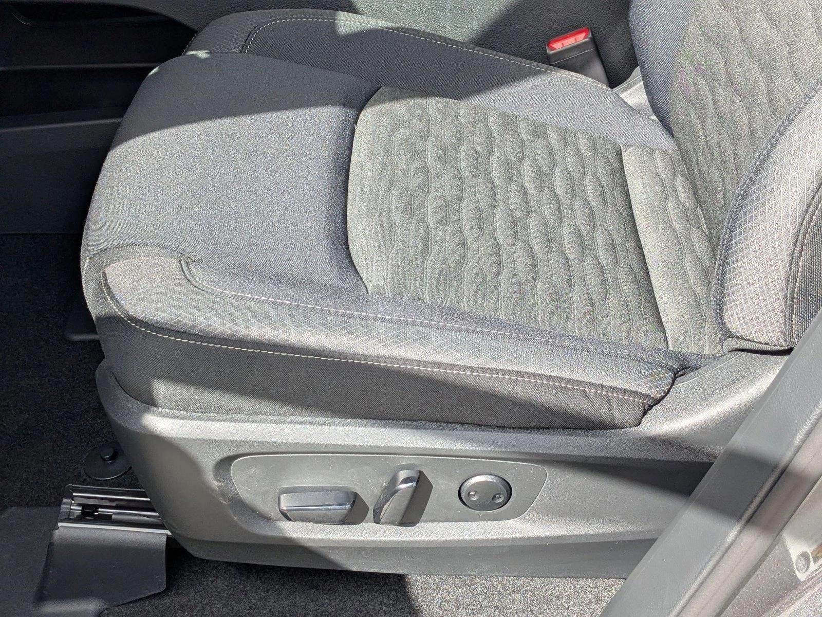 2025 Nissan Pathfinder SV photo 4