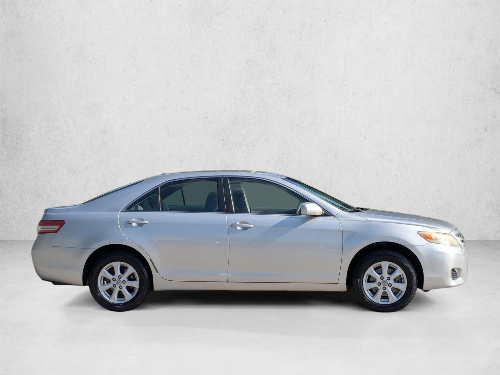 2011 Toyota Camry LE photo 4