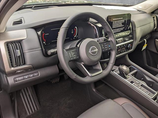 2025 Nissan Pathfinder Platinum photo 3