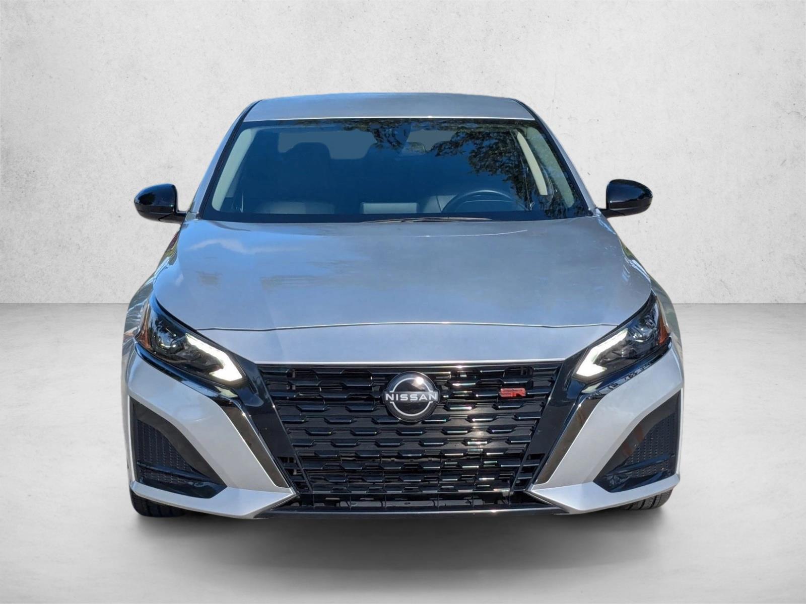 2023 Nissan Altima 2.5 SR photo 2
