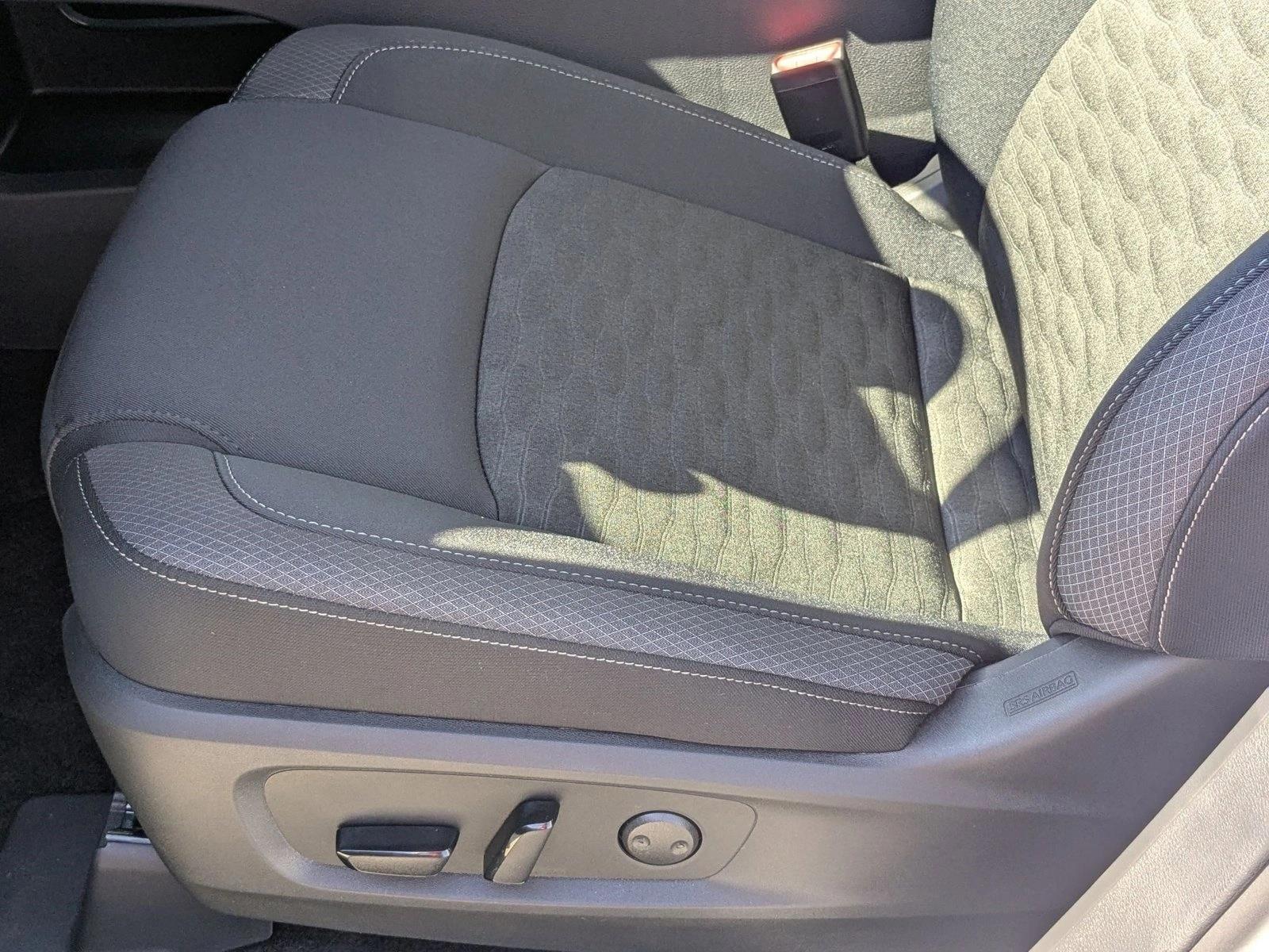 2025 Nissan Pathfinder SV photo 4