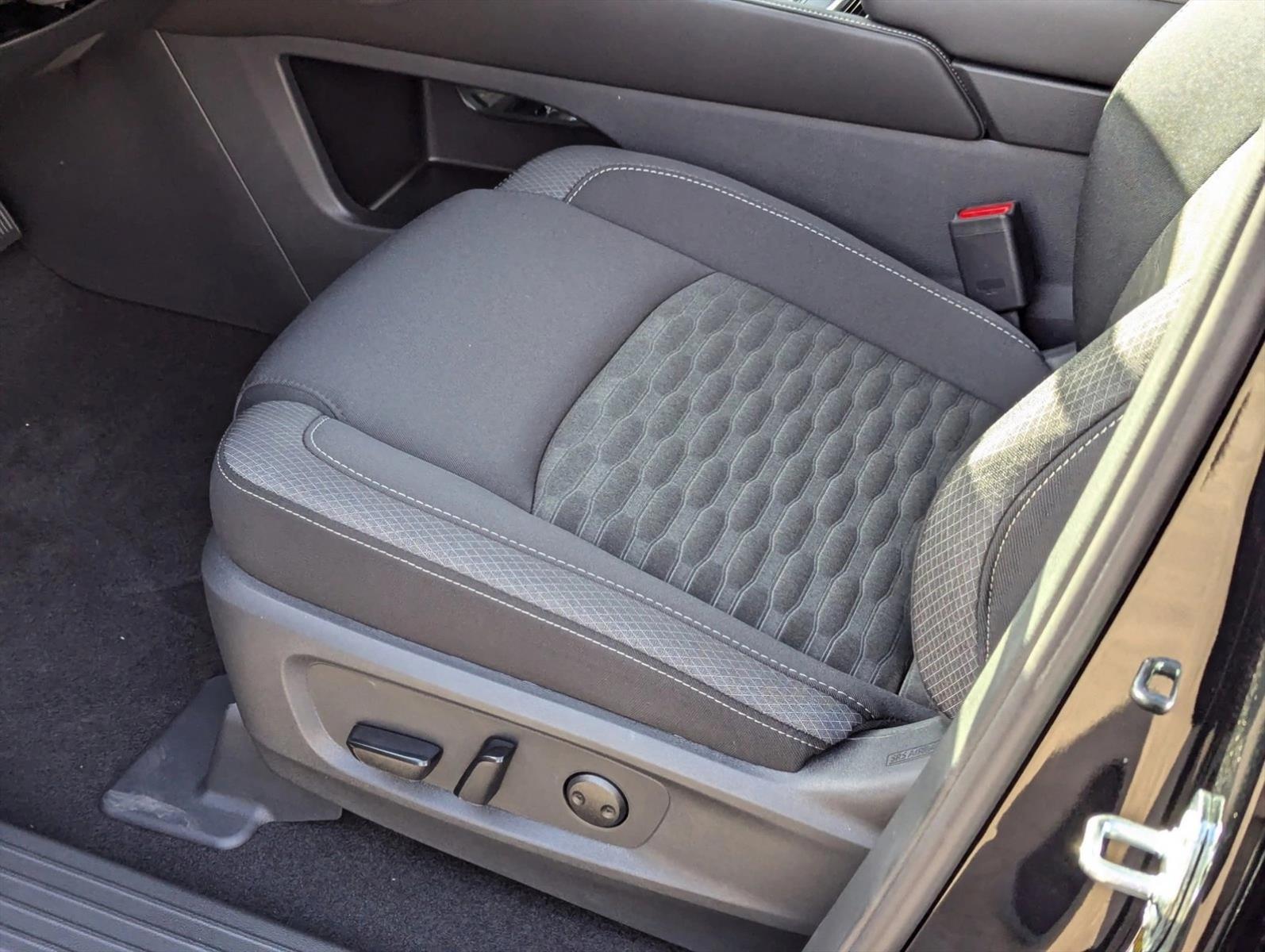 2025 Nissan Pathfinder SV photo 4