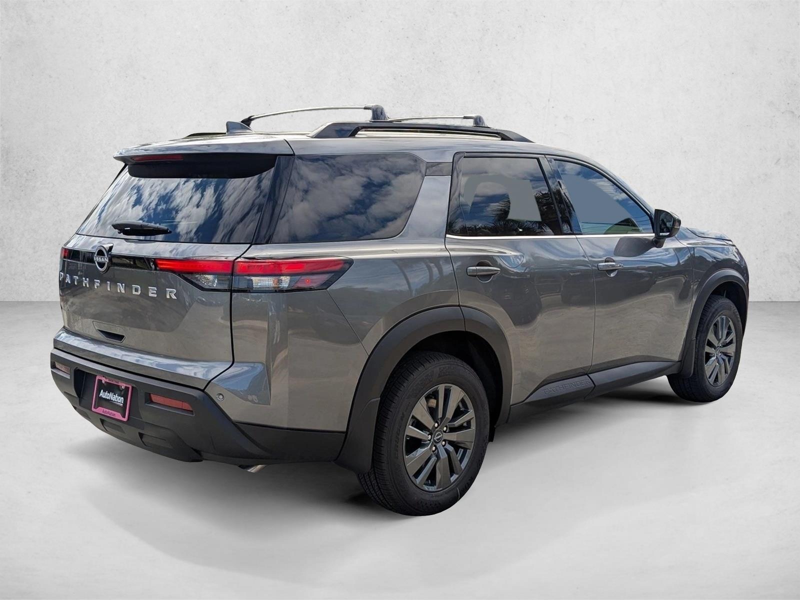 2025 Nissan Pathfinder SV photo 2