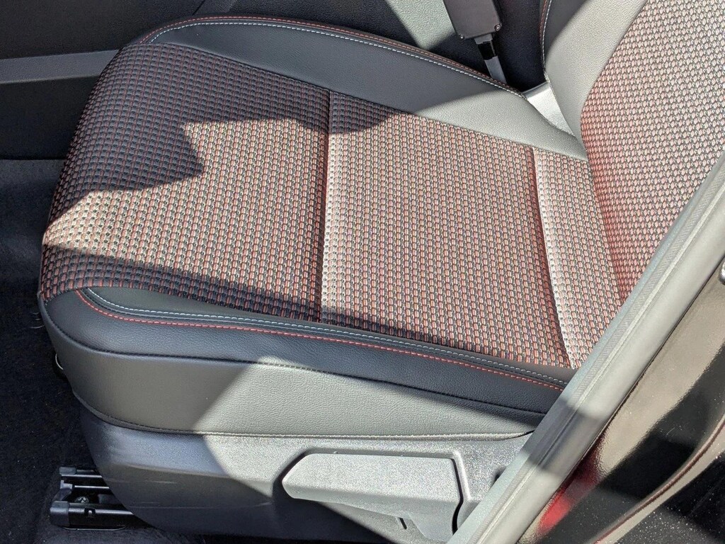 New 2026 Nissan Kicks SR SUV