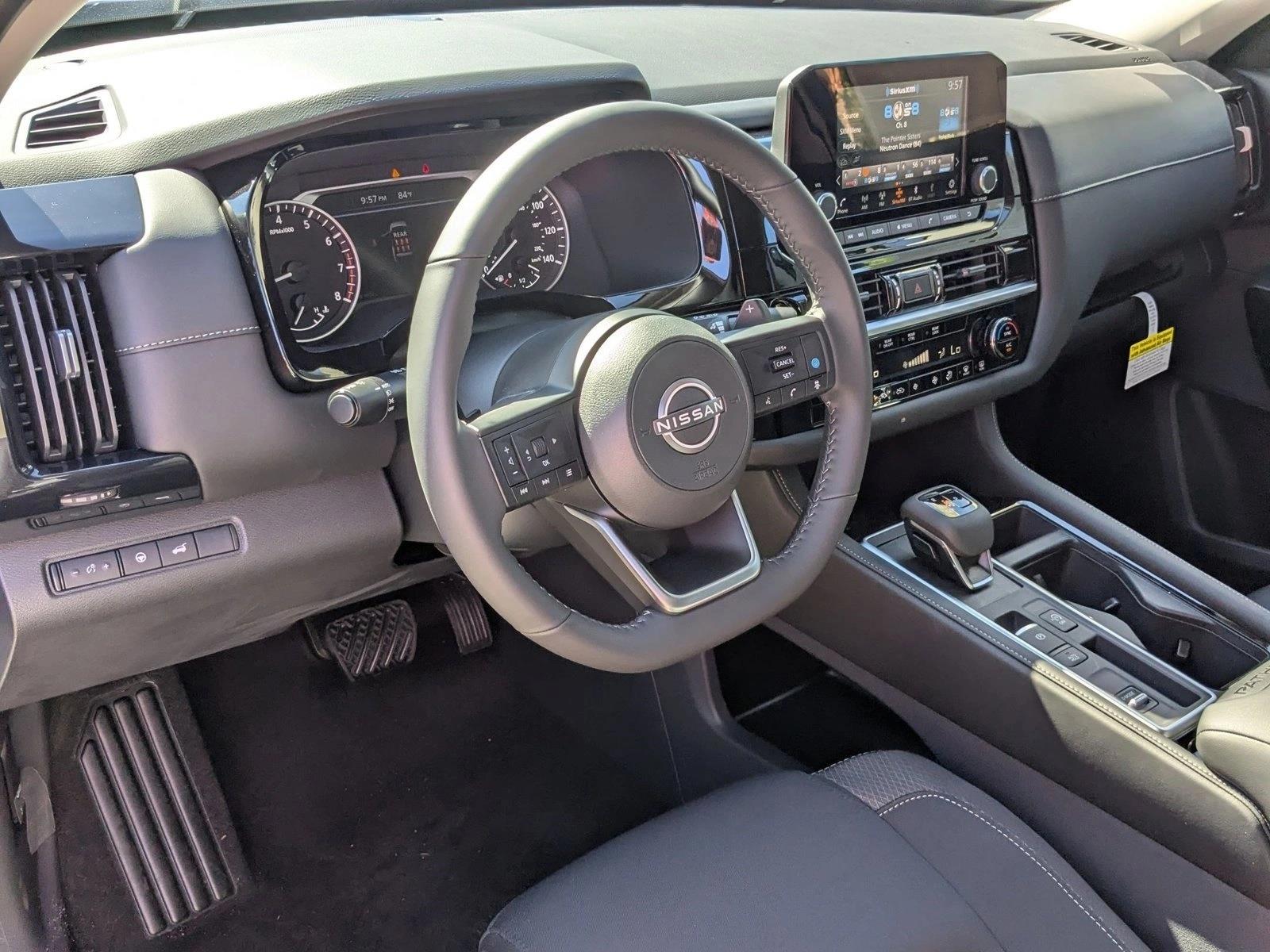 2025 Nissan Pathfinder SV photo 3