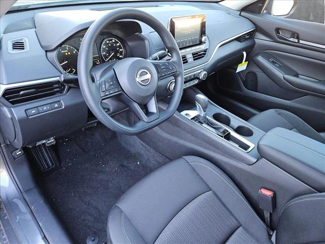 2025 Nissan Altima S photo 3