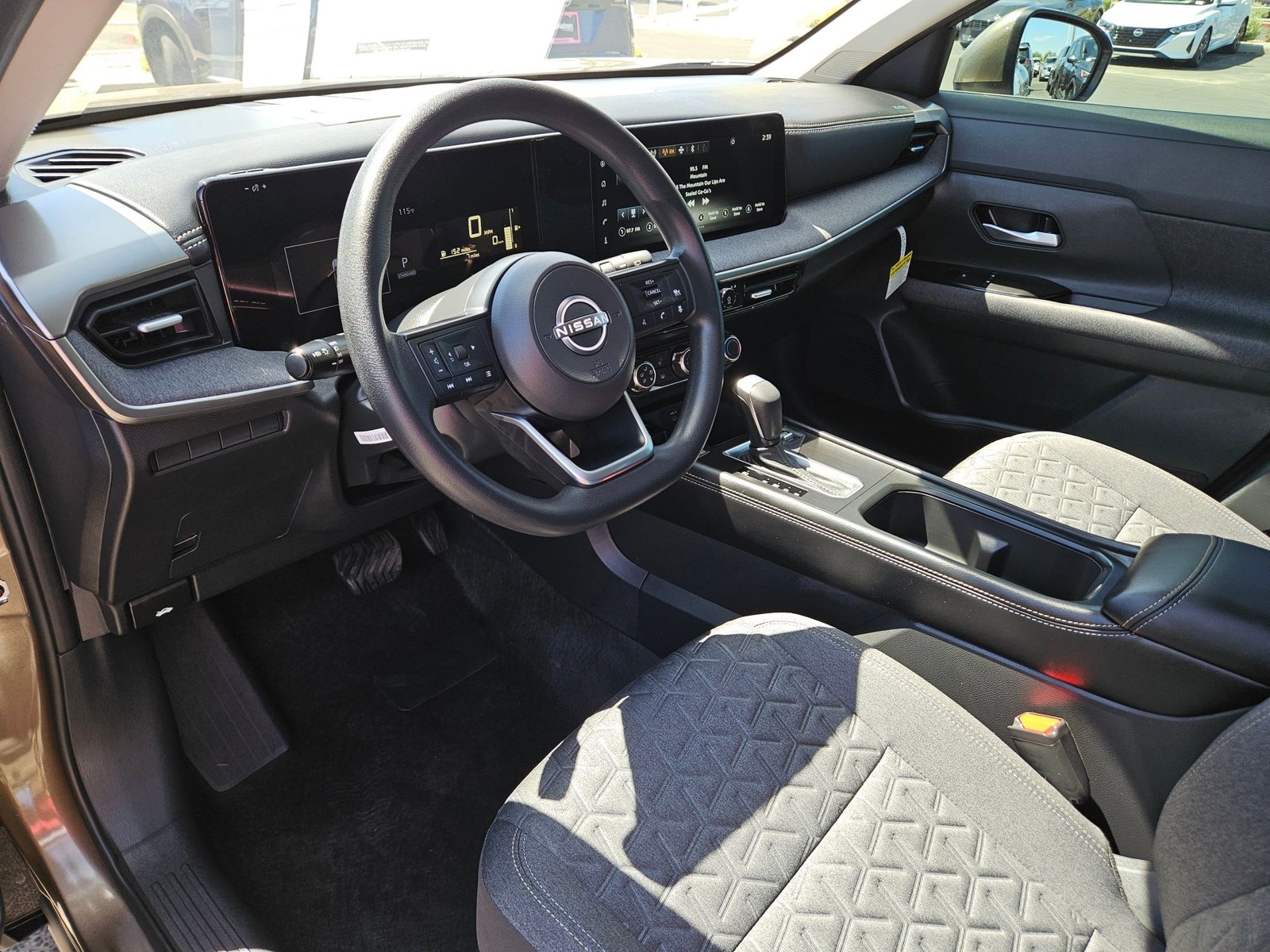 2025 Nissan Kicks SV photo 2