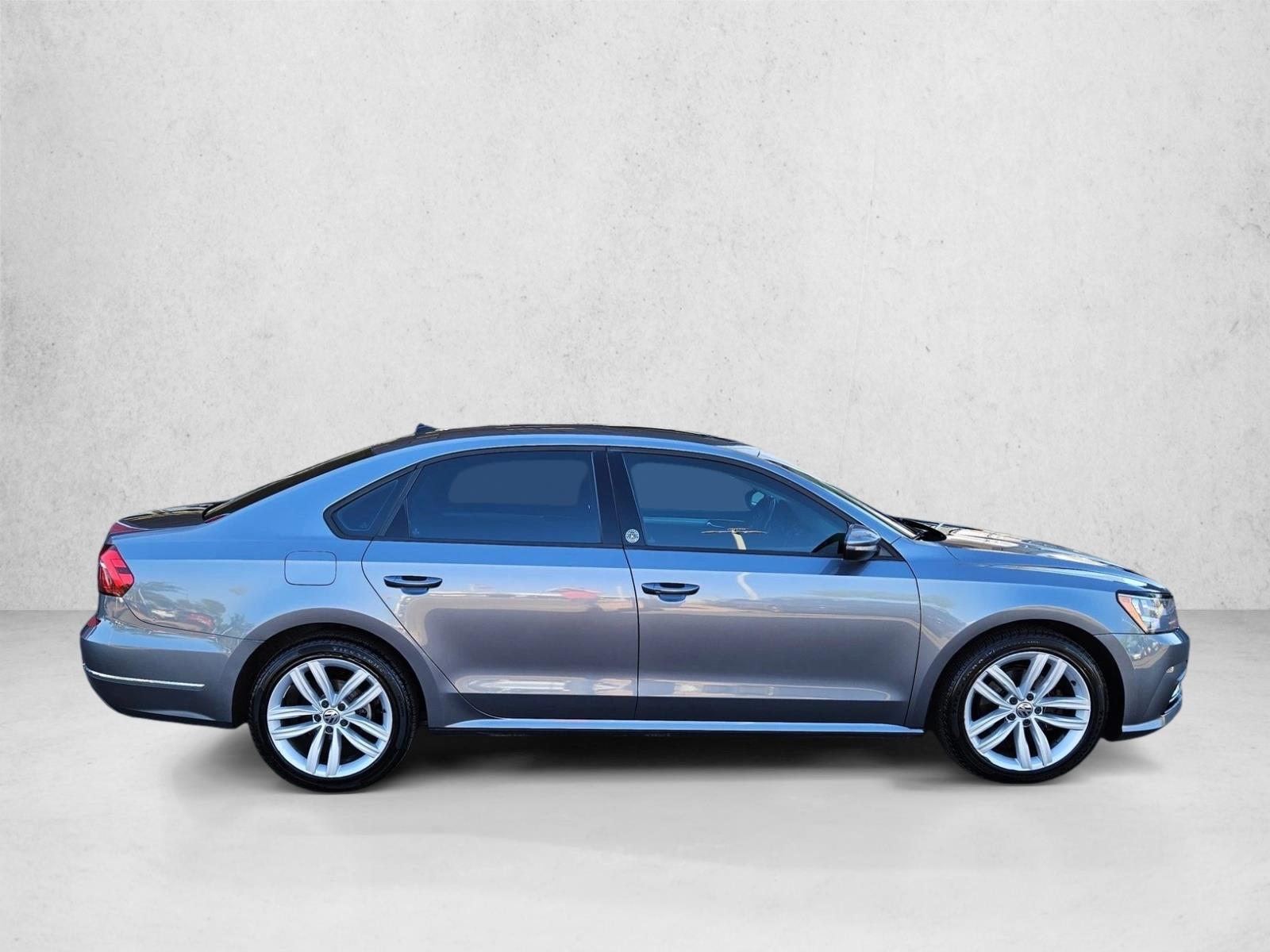 2019 Volkswagen Passat 2.0T Wolfsburg Edition photo 4