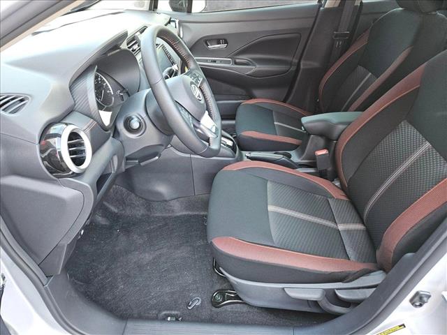 2025 Nissan Versa SR photo 4