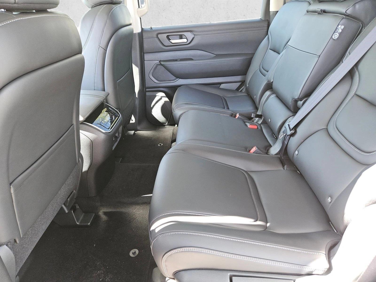 2026 Nissan Armada SV - Photo 11