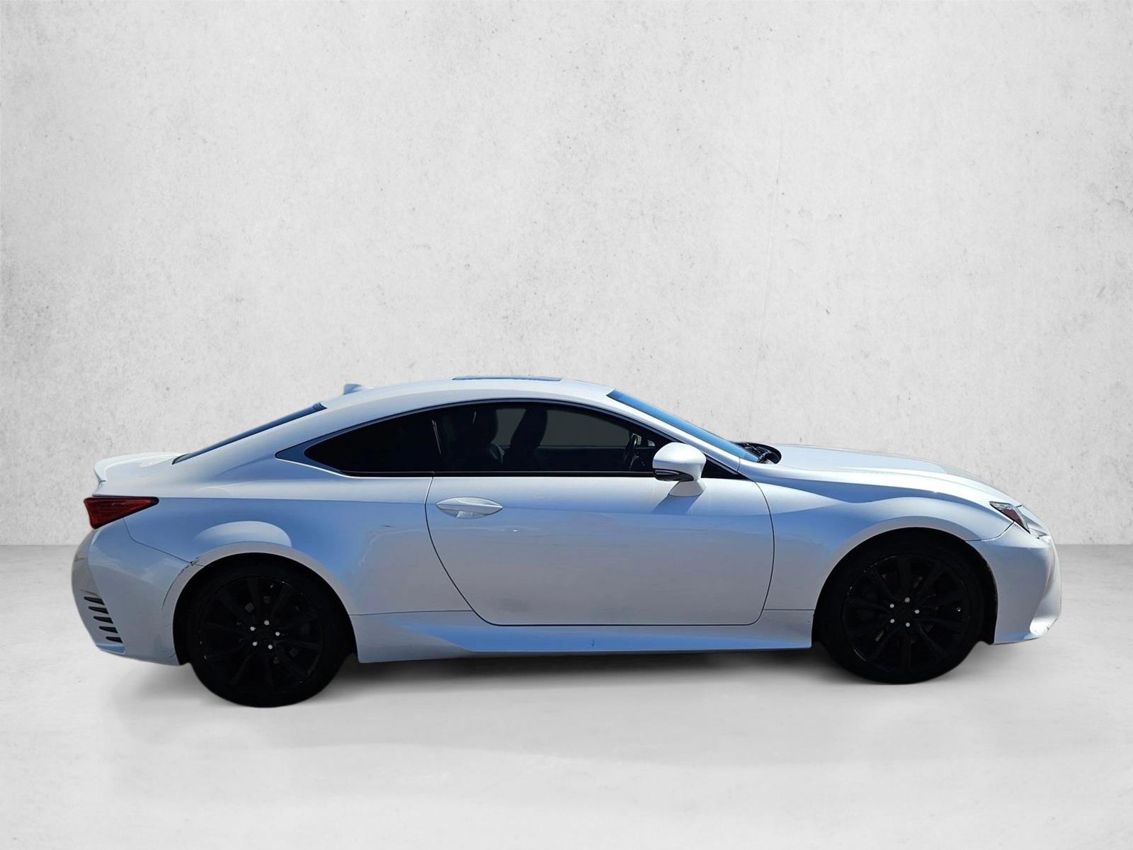 2016 Lexus RC 200t photo 4