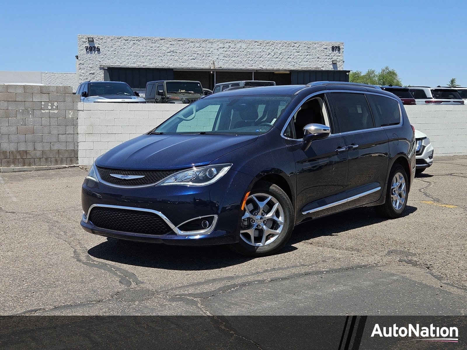 2018 Chrysler Pacifica Limited's photo