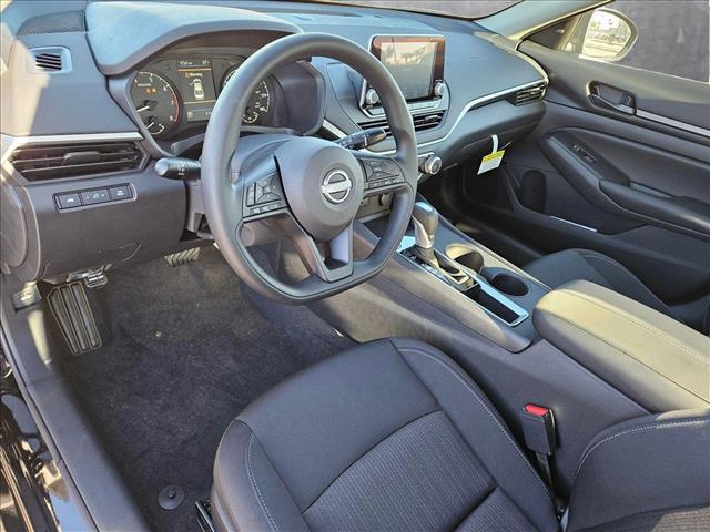 2025 Nissan Altima S photo 3