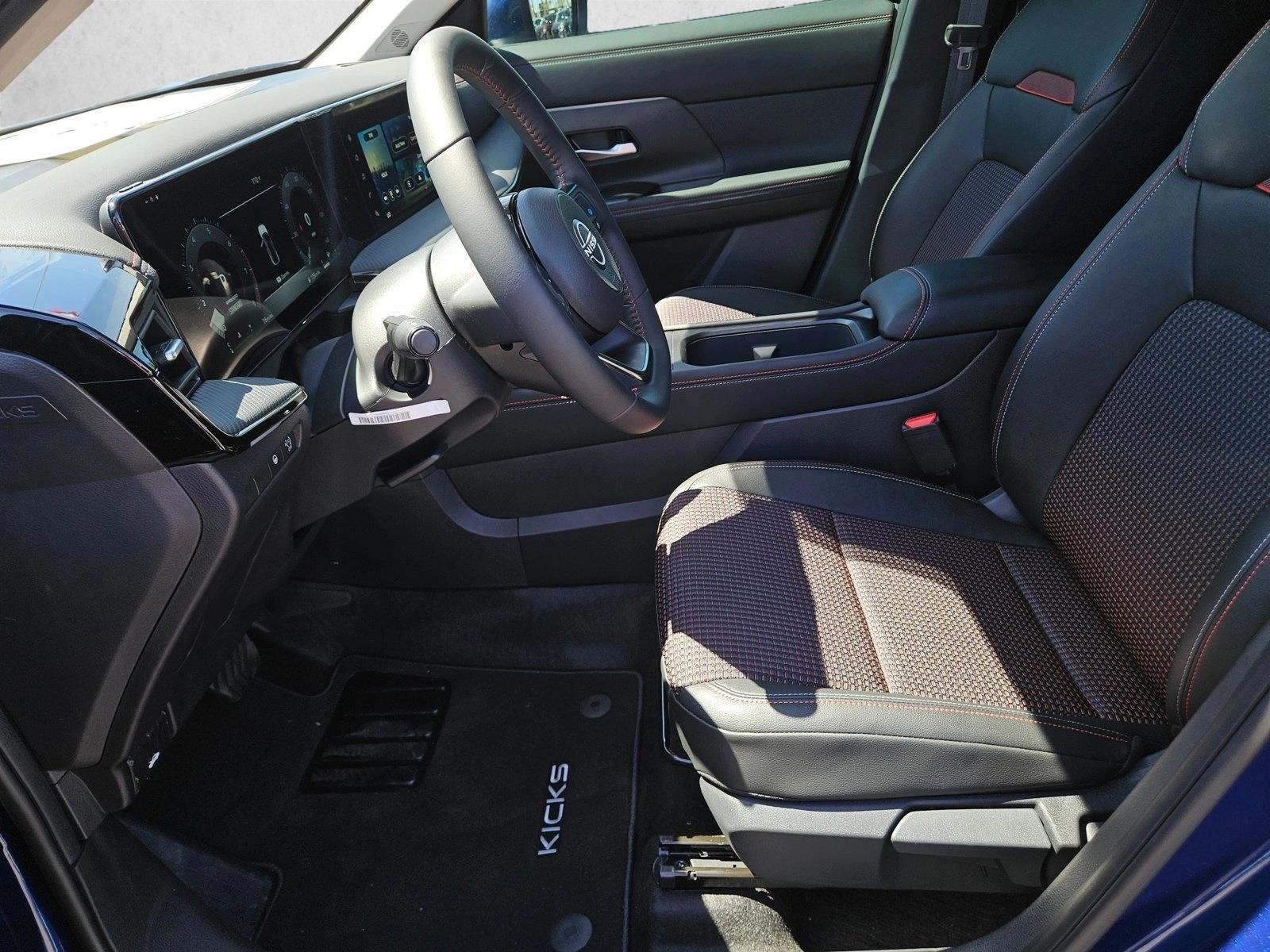 2025 Nissan Kicks SR photo 4
