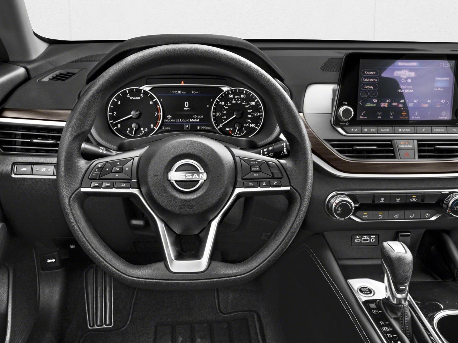 2025 Nissan Altima SV photo 4