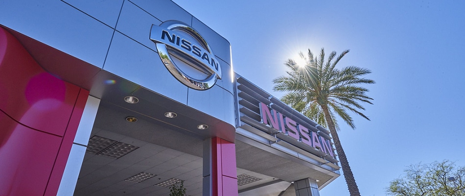 Exterior view of Nissan Tempe Serving Gilbert