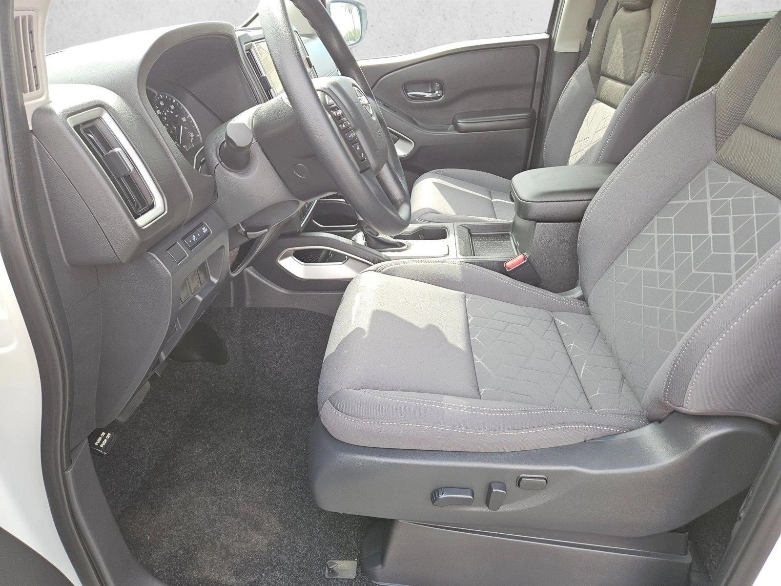 2025 Nissan Frontier SV photo 4