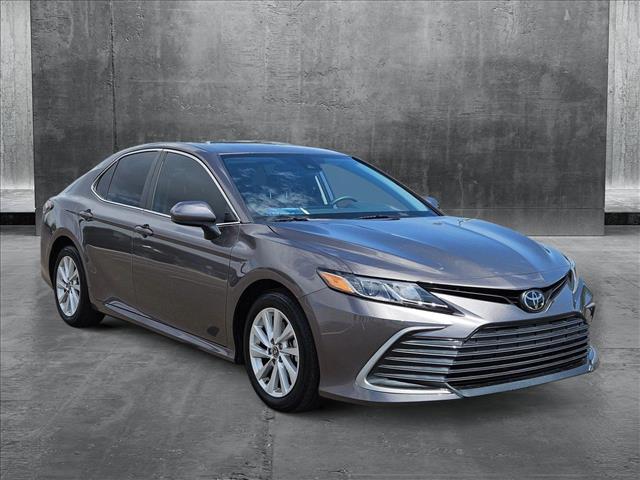 2022 Toyota Camry LE photo 3