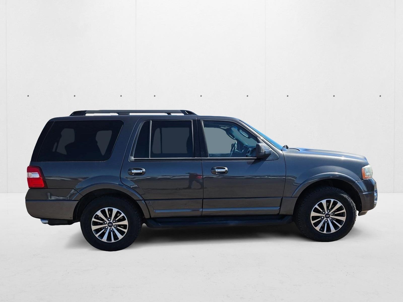 2015 Ford Expedition XLT photo 4