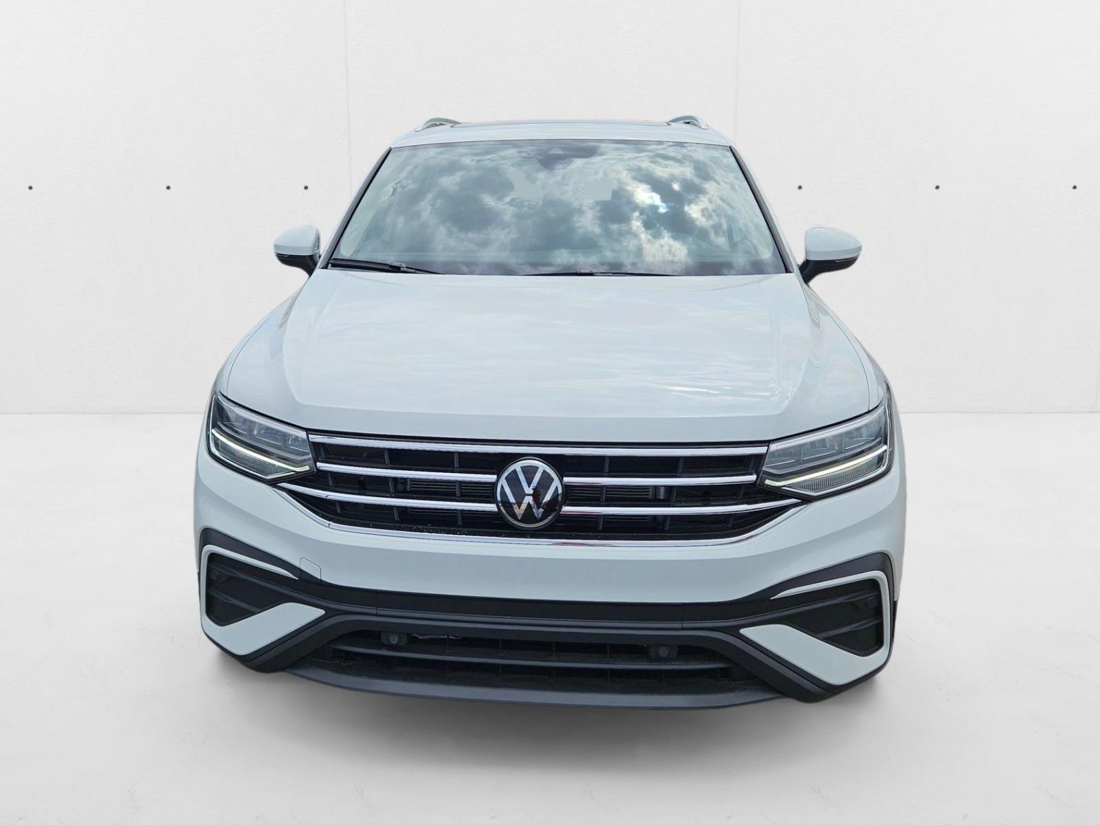 2024 Volkswagen Tiguan SE Wolfsburg Edition photo 2