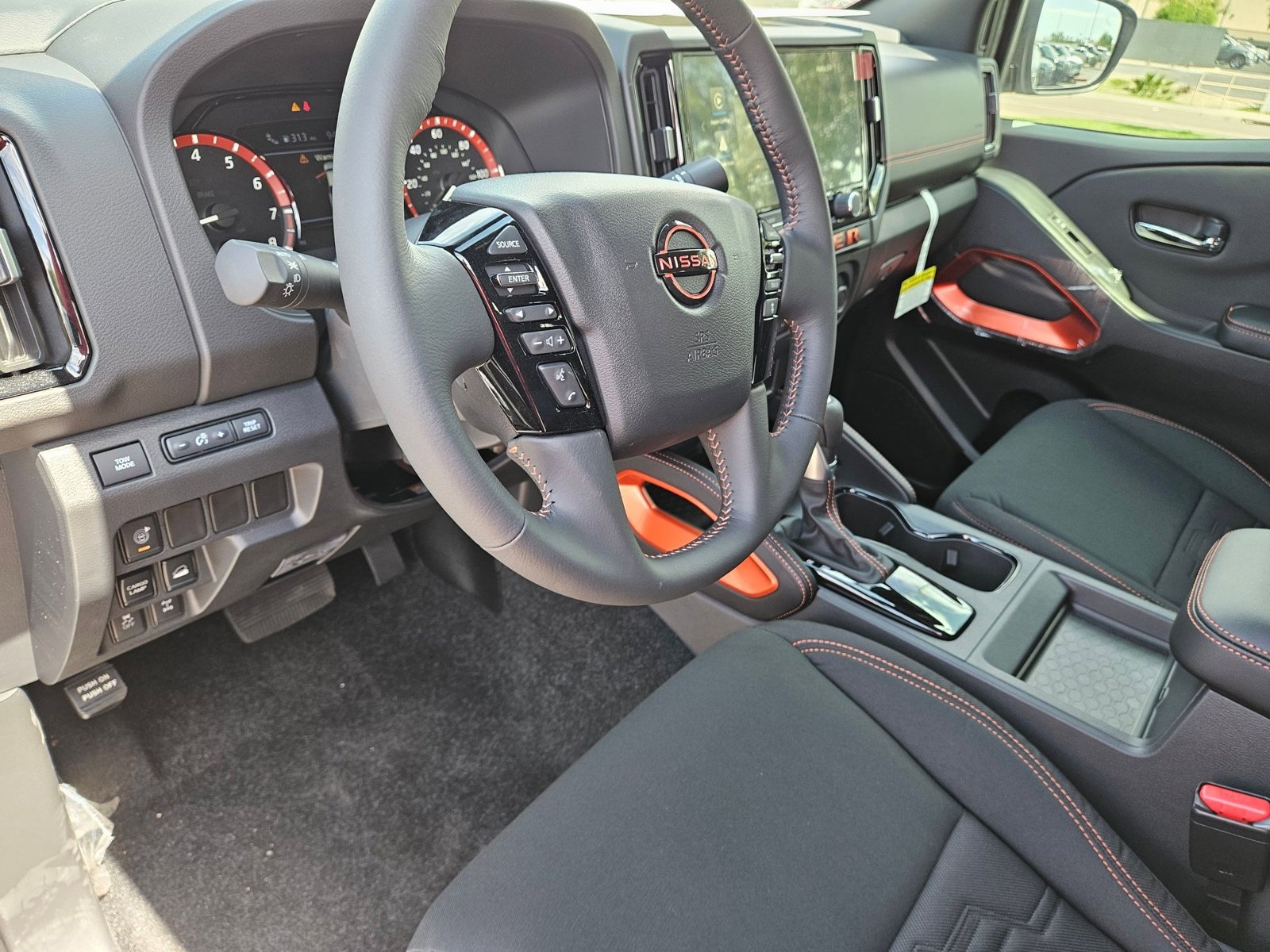 2025 Nissan Frontier PRO-4X photo 3