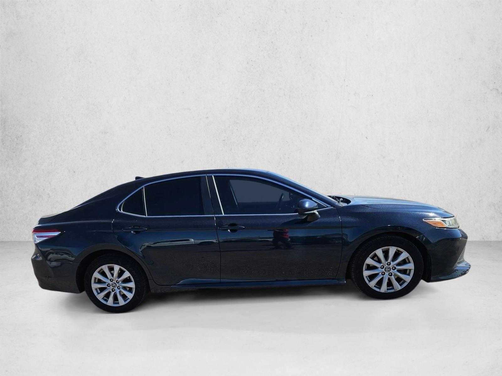2020 Toyota Camry LE photo 4