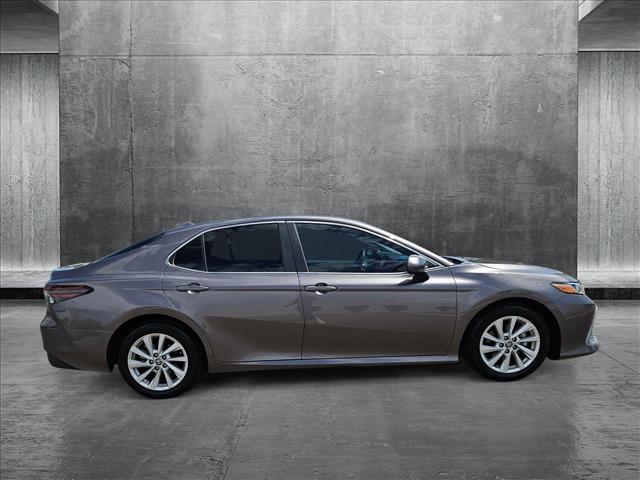 2022 Toyota Camry LE photo 4