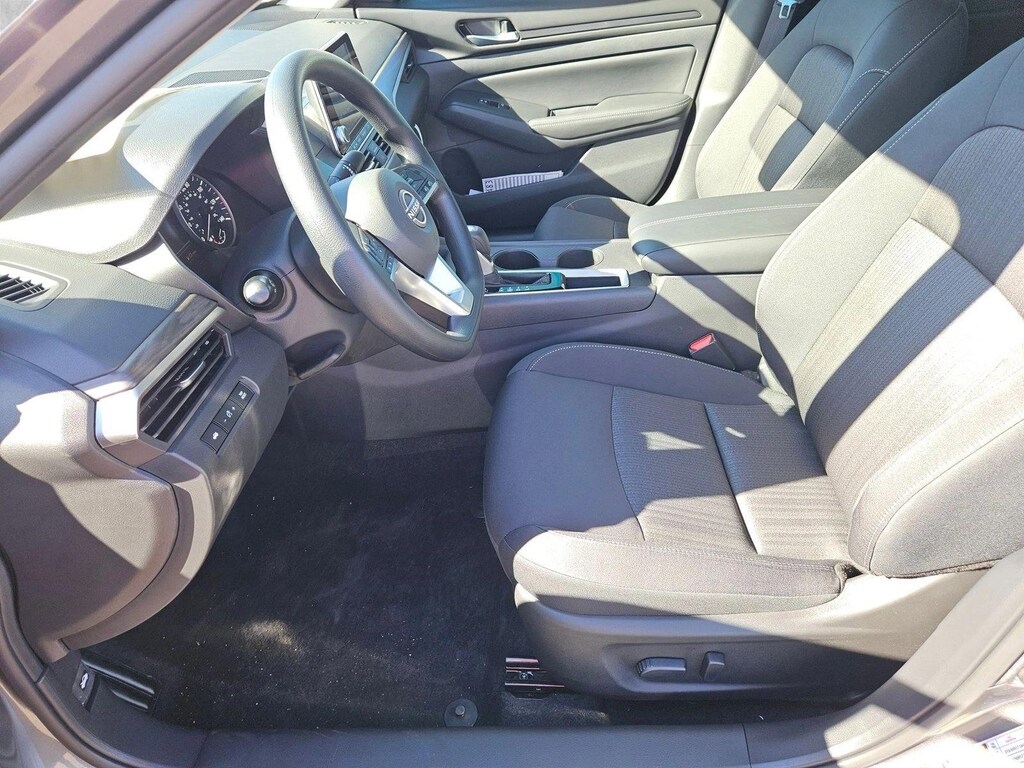 New 2025 Nissan Altima SV Sedan