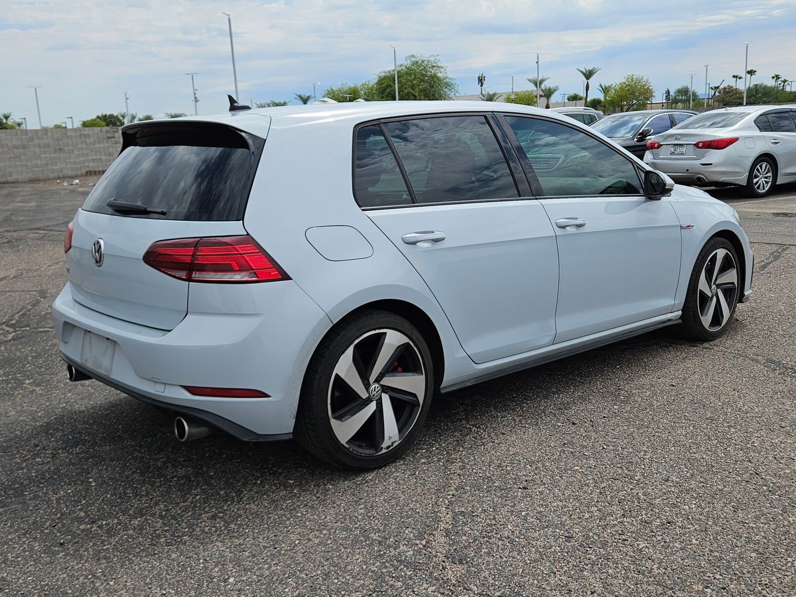 2020 Volkswagen Golf GTI SE photo 4