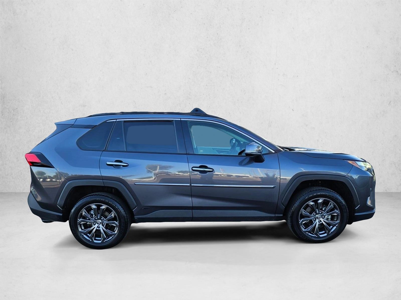 2023 Toyota RAV4 Hybrid Limited photo 4