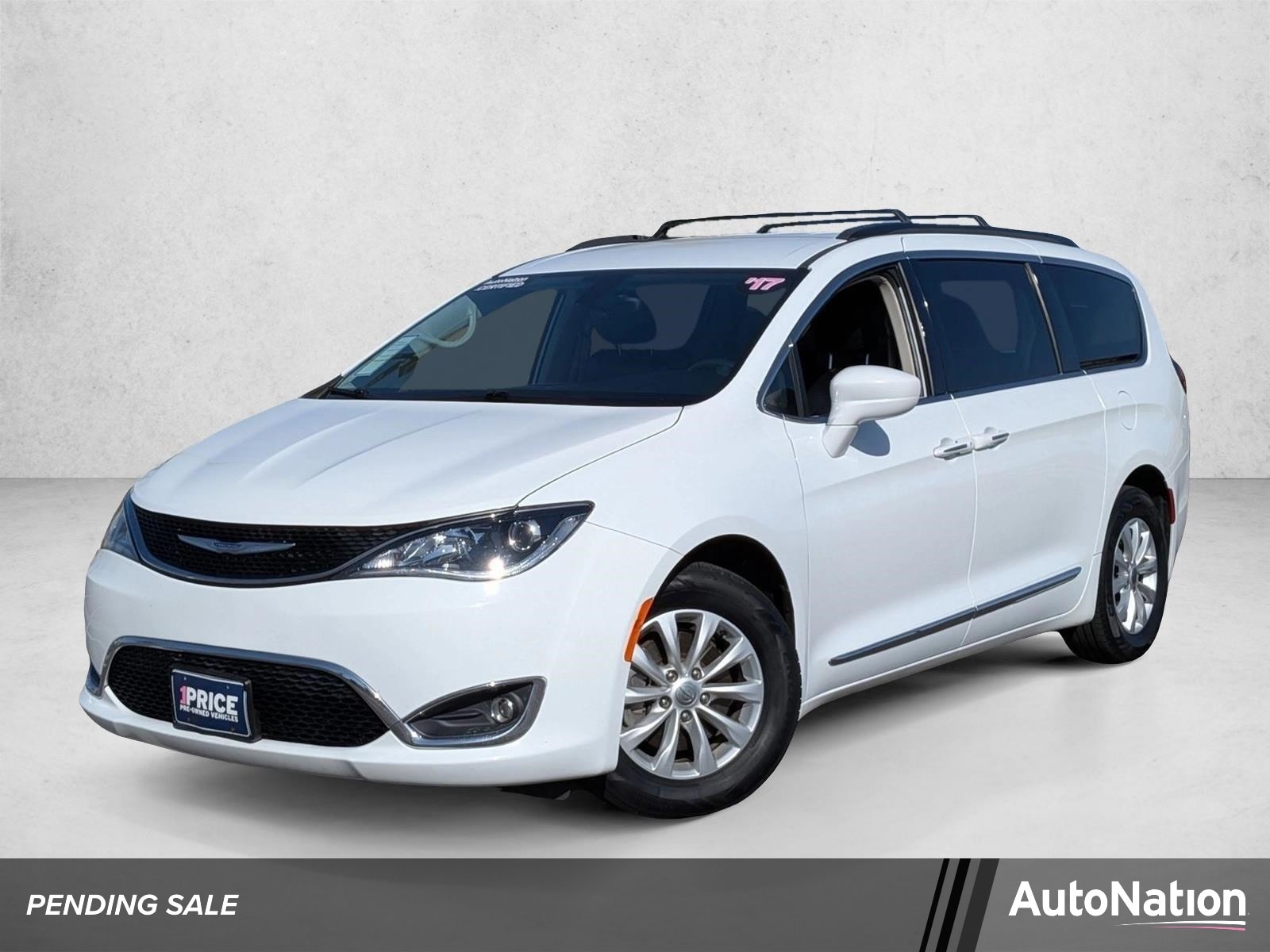 2017 Chrysler Pacifica Touring-L's photo