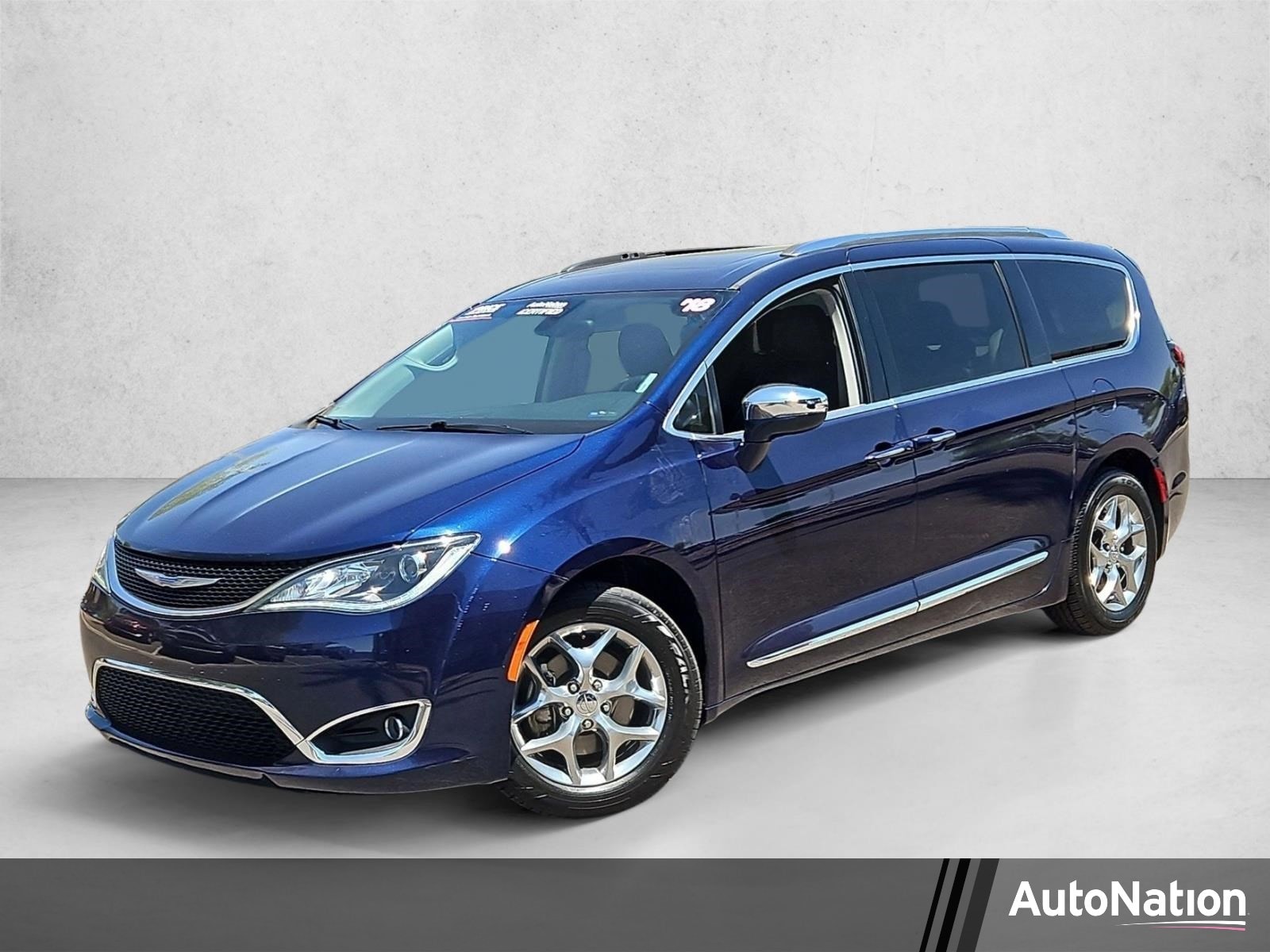 2018 Chrysler Pacifica Limited's photo