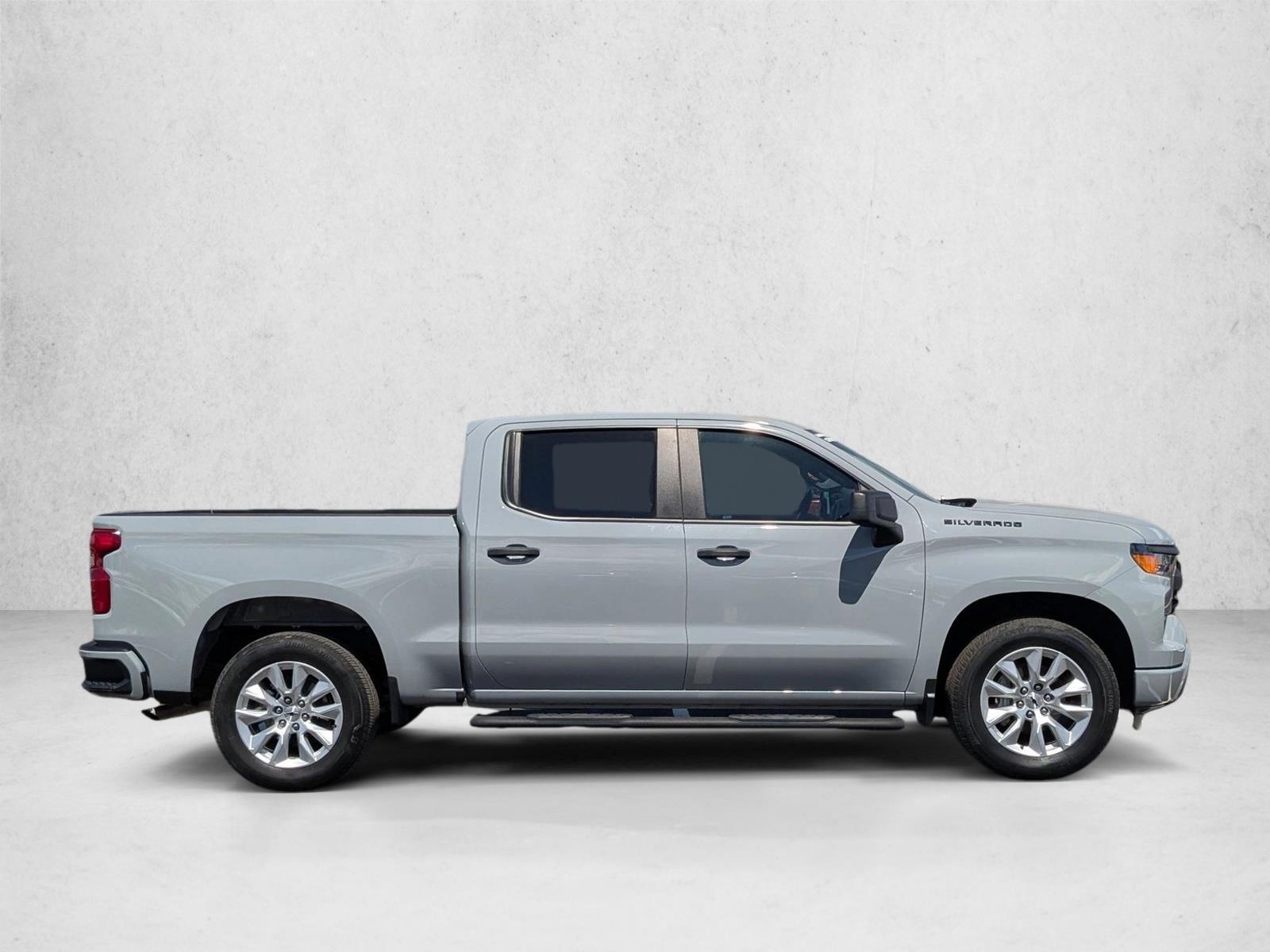 2024 Chevrolet Silverado 1500 Custom photo 2