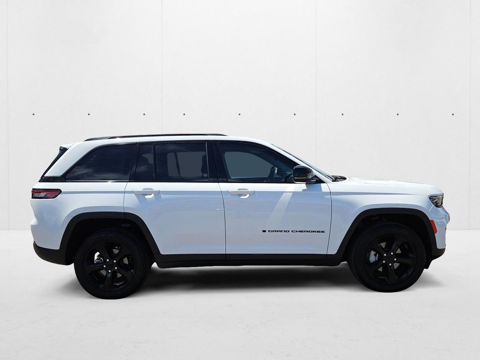 2023 Jeep Grand Cherokee Limited photo 3